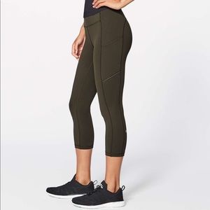 Lululemon Speed Up Crop 21” in Dark Olive Size 6